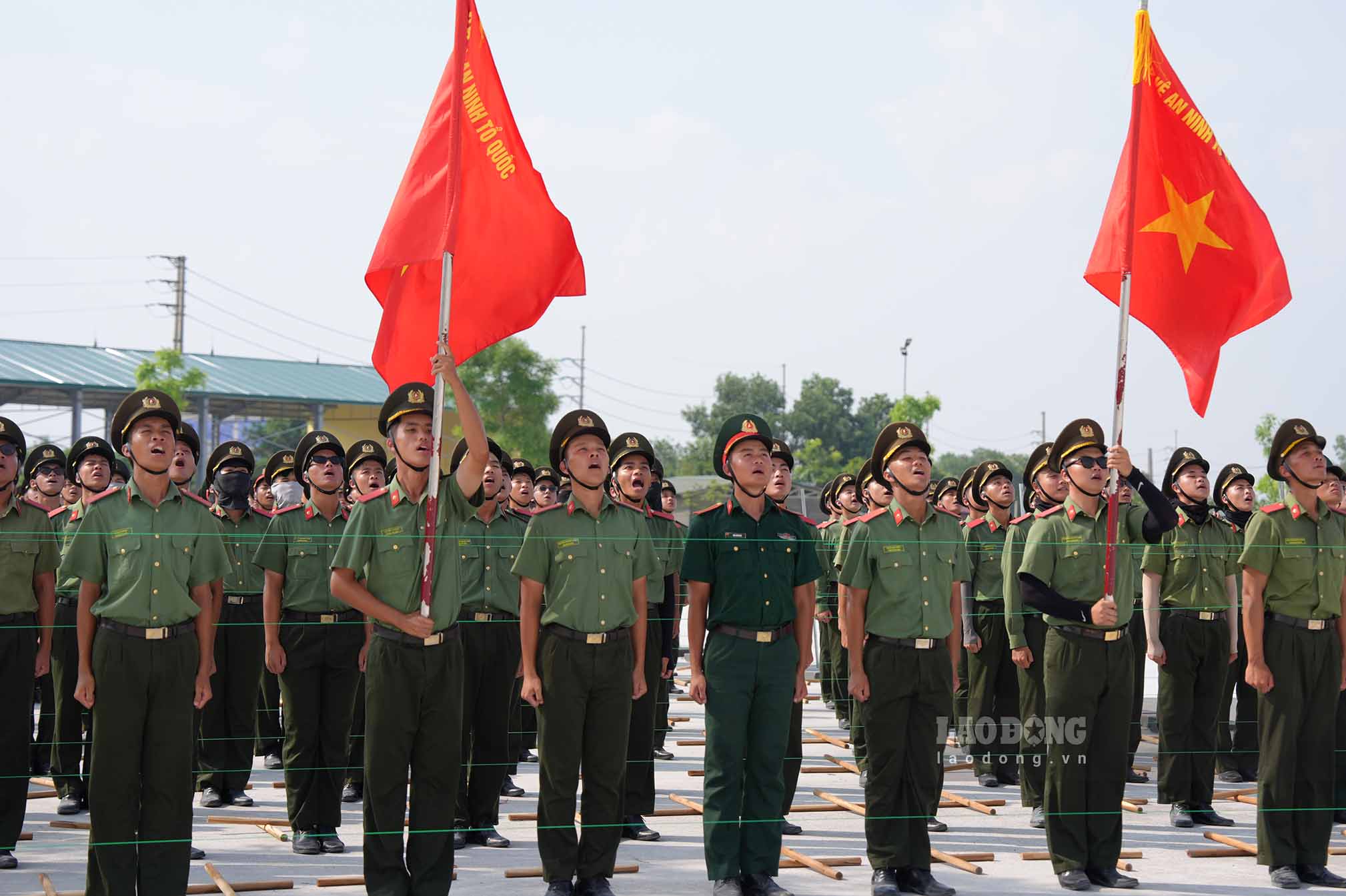 Protidiendo la nostalgia, los soldados practican con entusiasmo para preparar la ceremonia del desfile con motivo del Dia Nacional 2.9