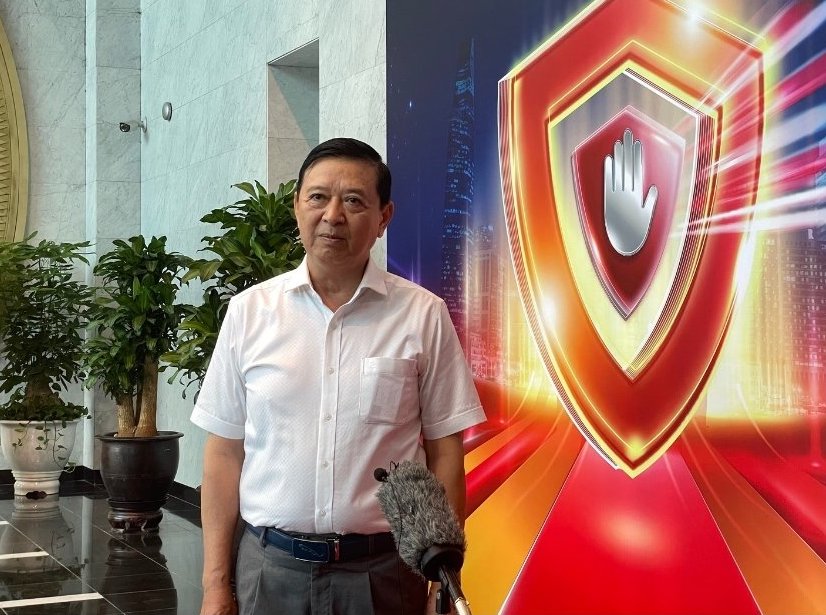 Ong Nguyen Dang Sinh, Chu tich Hiep hoi Chong hang gia va Bao ve thuong hieu Viet Nam (VATAP) chia se voi phong vien. Anh: Thanh Binh