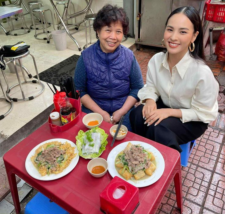 Nhieu nguoi noi tieng den quan de thuong thuc am thuc. Anh: Quan cung cap