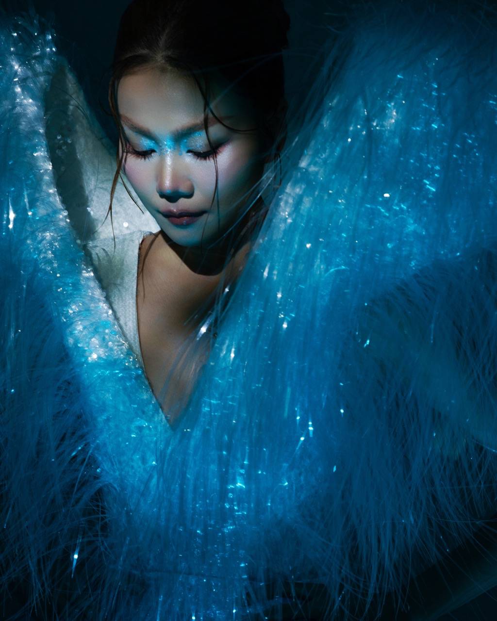 Lan thu 19 lien tiep trinh dien tai Vietnam International Fashion Week, Thanh Hang khong chi don thuan la mot sieu mau, ma con la bieu tuong cua su gan bo, uy tin va dang cap chuyen nghiep trong lang thoi trang Viet. Du o bat ky vai tro nao: vedette, mentor, bieu tuong thoi trang… co luon giu vung ban linh, su tin cay va phong do dinh cao.