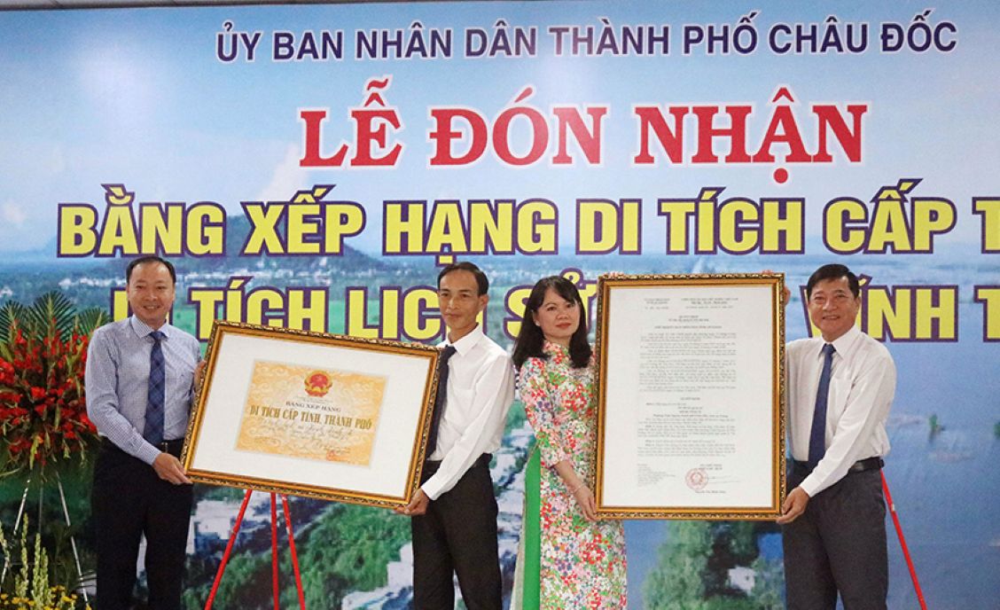 Don nhan Quyet dinh cong nhan kenh Vinh Te la di tich lich su cap tinh. Anh: Cong thong tin tinh An Giang