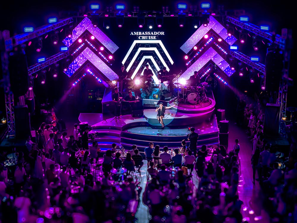 El escenario de Phuong Thanh en el embajador yate. Foto: P.A.