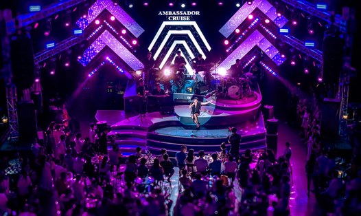 Sân khấu của Phương Thanh trên du thuyền Ambassador. Ảnh: P.A.