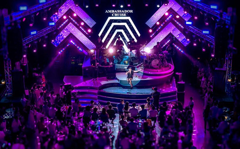 Phuong Thanh's stage on the Ambassador yacht. Photo: P.A.