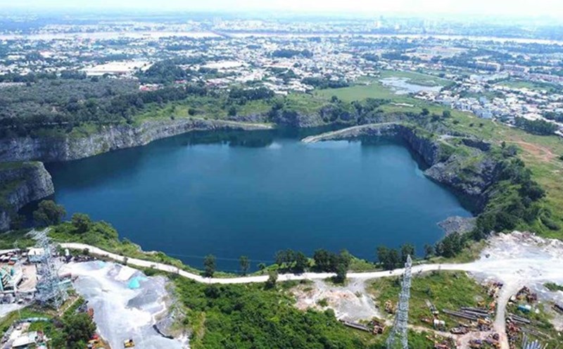 A quarry in Bien Hoa city, Dong Nai province has been exploited. Photo: HAC