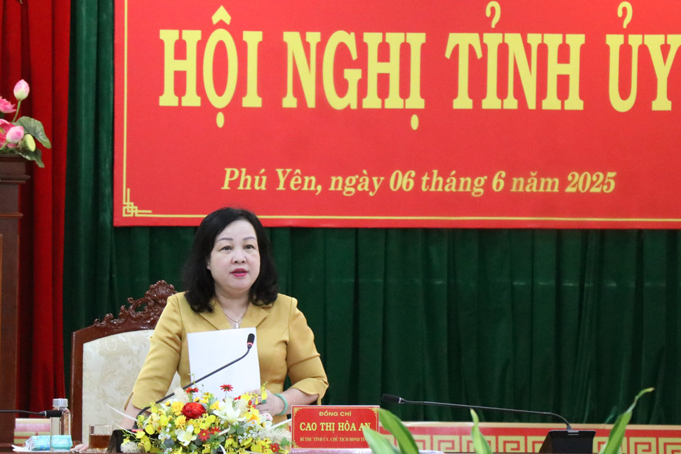 Phu Yen Provincial Party Secretary Cao Thi Hoa An directed at the conference. Photo: Tuong An