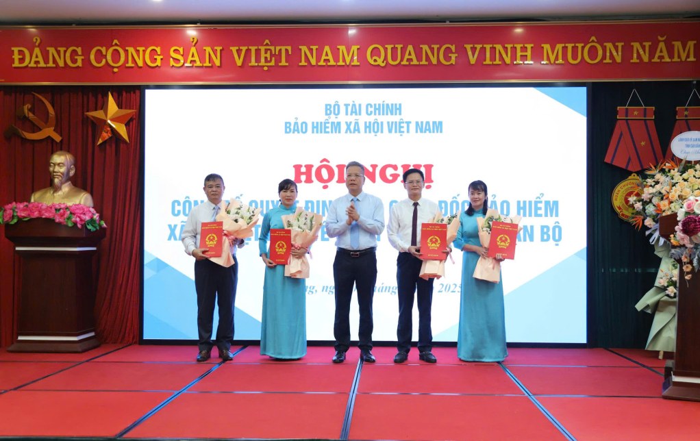 Cao Bang Provincial Social Insurance changed its name to Area IX Social Insurance, the leadership structure remains the same. Photo: Thuy Linh