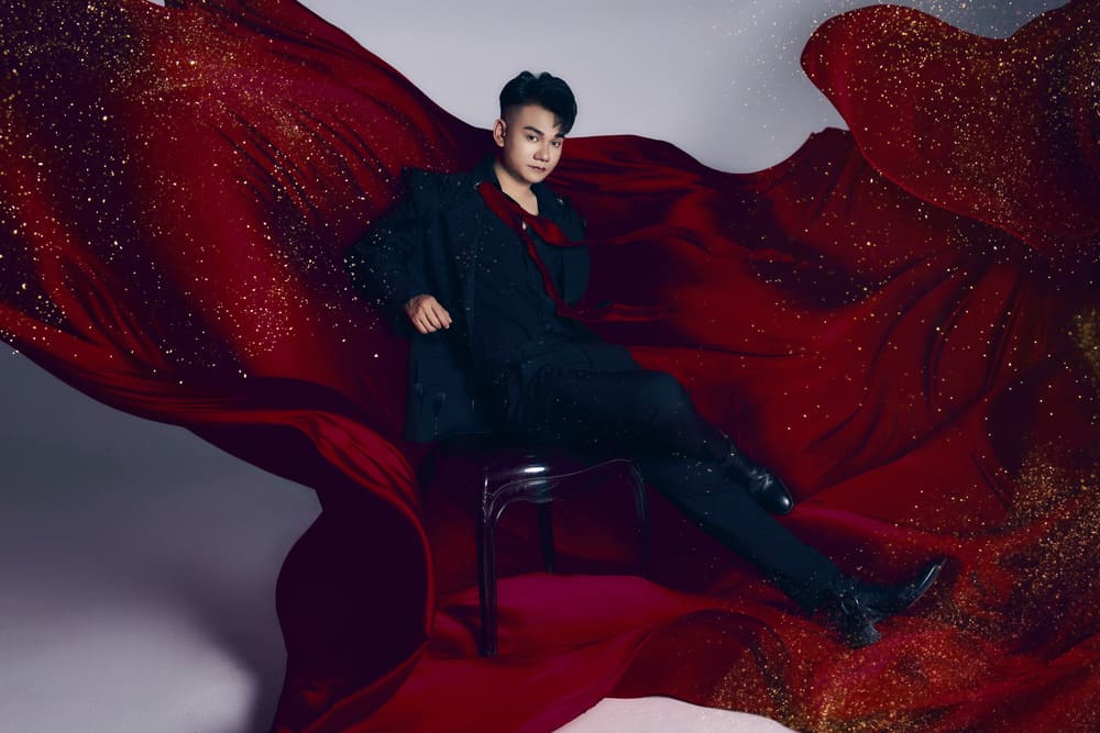 Singer Khac Viet marked his return with the MV "Nguyen Do". Photo: Character provided