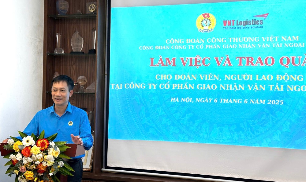 Ông Lê An Hải - Chủ tịch Công đoàn Công Thương Việt Nam phát biểu tại buổi gặp. Ảnh: Thùy Linh