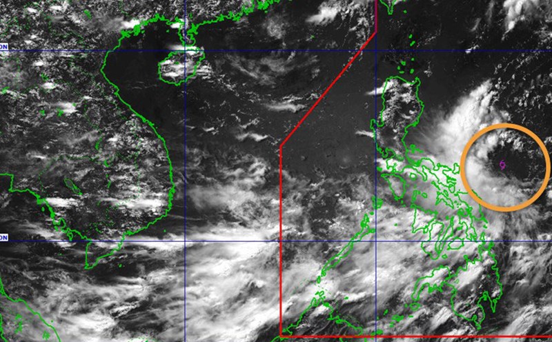 The low pressure near the East Sea is forecast to strengthen into a tropical depression. Satellite photo: PAGASA