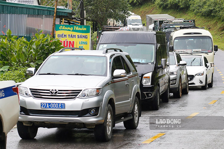 La provincia de Dien Bien actualmente tiene 67 automoviles publicos en el acuerdo. Foto: Quang dat