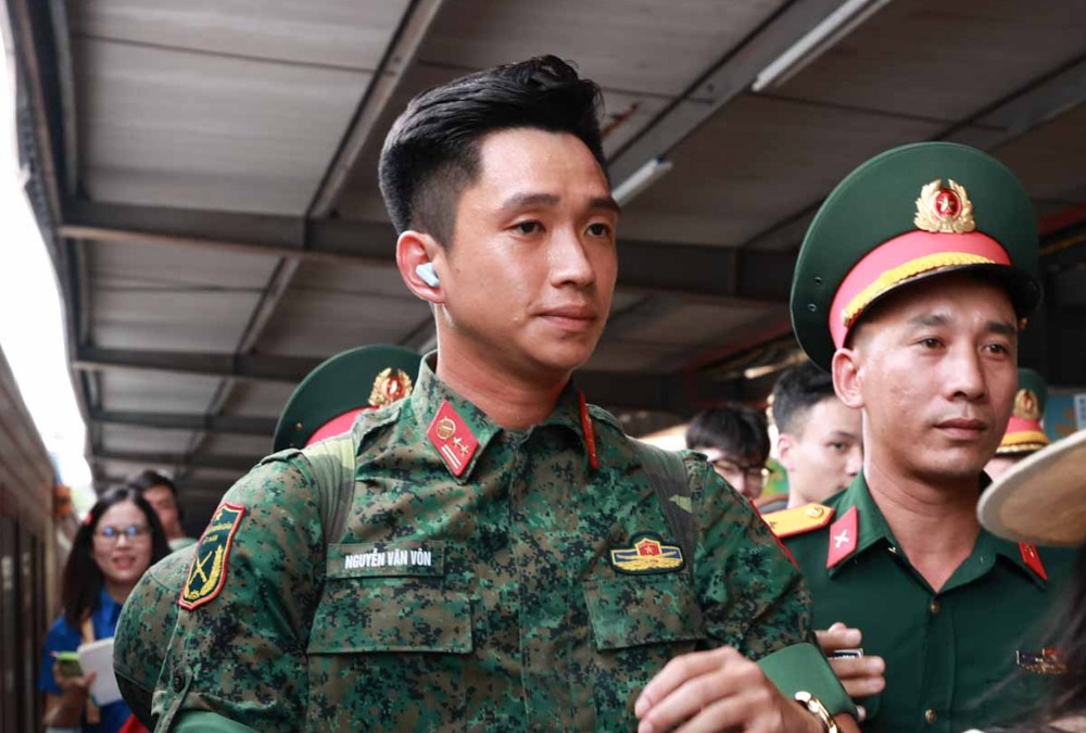 Thuong uy Le Hoang Hiep duoc goi la “nam than quan doi“. Anh: Hai Nguyen