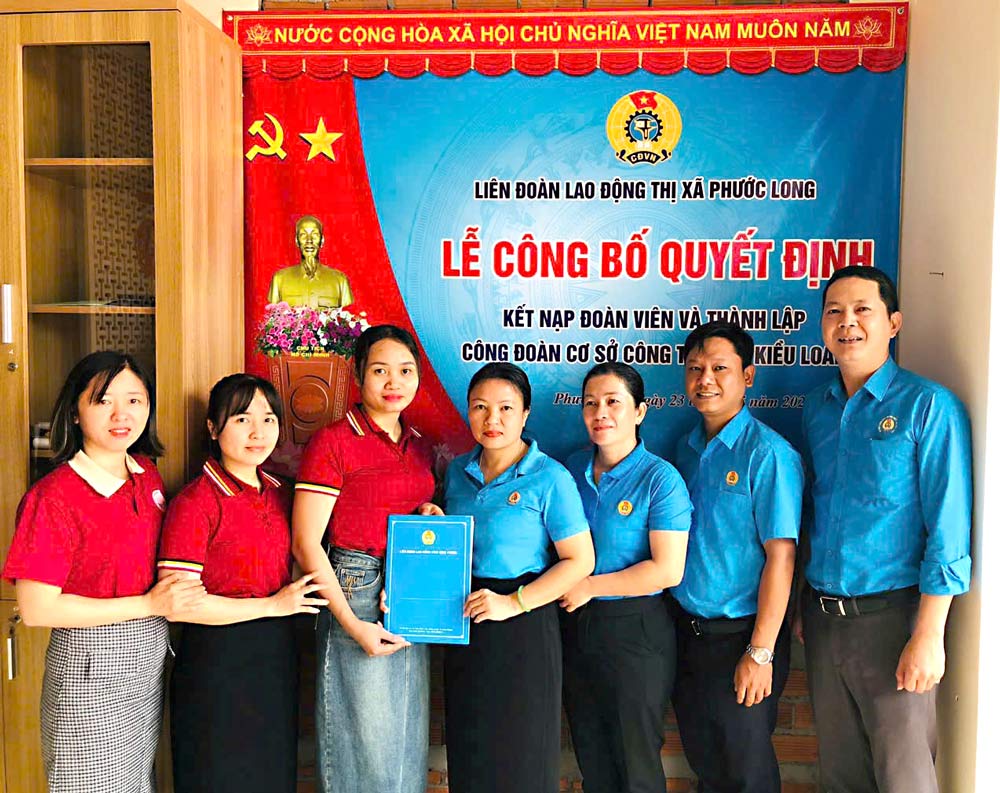 LDLD thi xa Phuoc Long thanh lap CDCS Cong ty TNHH Kieu Loan. Anh: Van Son