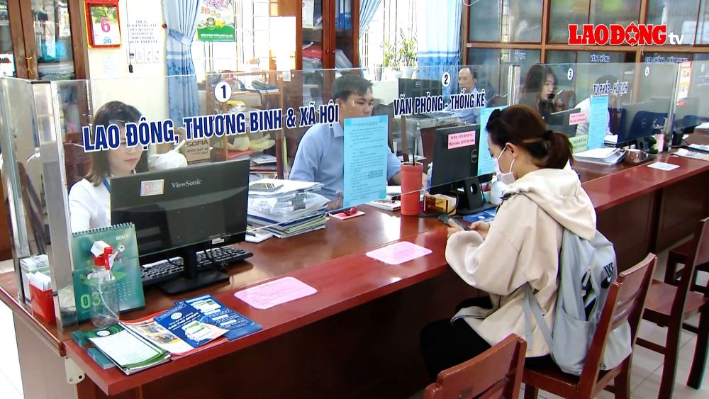 The arrangement and assignment of cadres and civil servants at the new commune level must be associated with restructuring and improving the quality of the cadres and civil servants. Illustrative photo: Yen Phuong