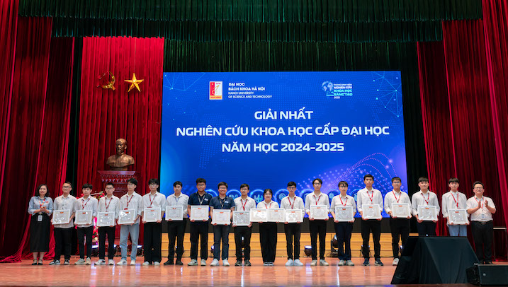 Dai hoc Bach khoa Ha Noi da vinh danh cac de tai nghien cuu khoa hoc xuat sac nam hoc 2024 – 2025 do sinh vien thuc hien, voi su huong dan cua cac giang vien, nha nghien cuu dau nganh. Anh: HUST