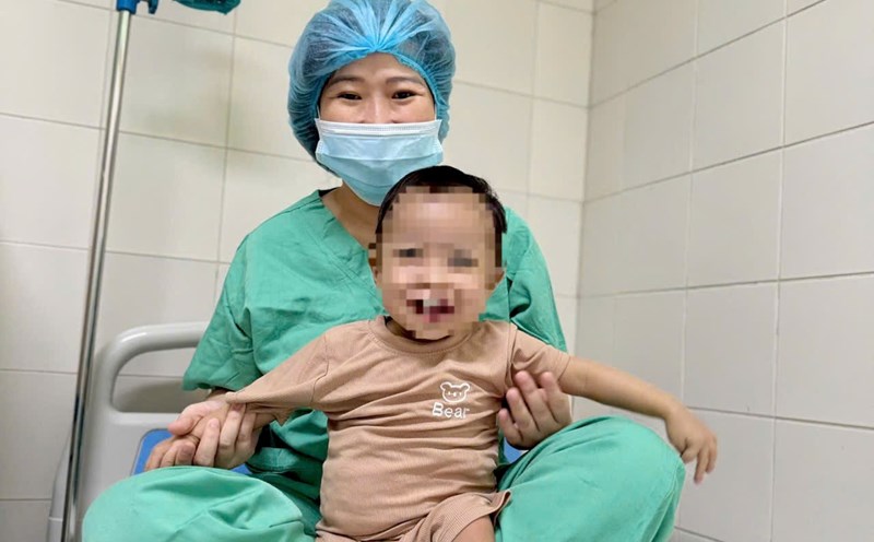 The child was healthy after receiving a liver transplant. Photo: Lan Huong