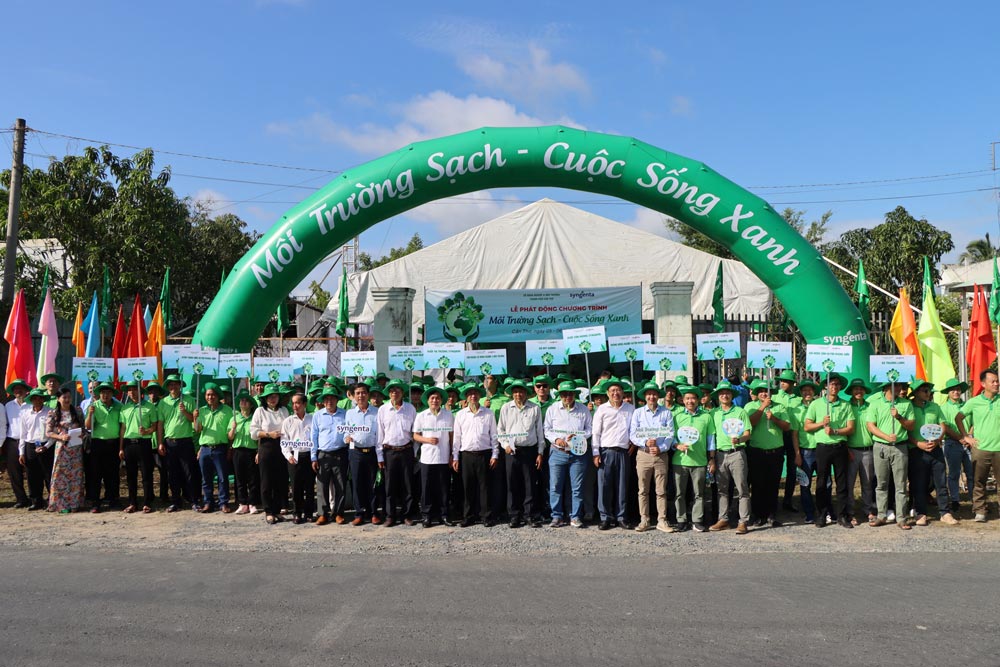 Syngenta Việt Nam phối hợp cùng Sở Nông nghiệp và Môi trường tỉnh Sóc Trăng và TP. Cần Thơ  tổ chức Lễ phát động trồng cây và Chương trình “Môi trường sạch - Cuộc sống xanh”. Ảnh: DN cung cấp