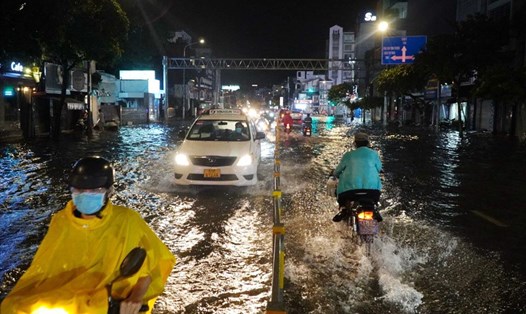 Dự báo thời tiết ngày mai 7.6, Bắc Bộ và Trung Bộ ngày nắng nóng, chiều tối mưa dông trong khi Tây Nguyên và Nam Bộ có mưa rào và dông. Ảnh: Chân Phúc