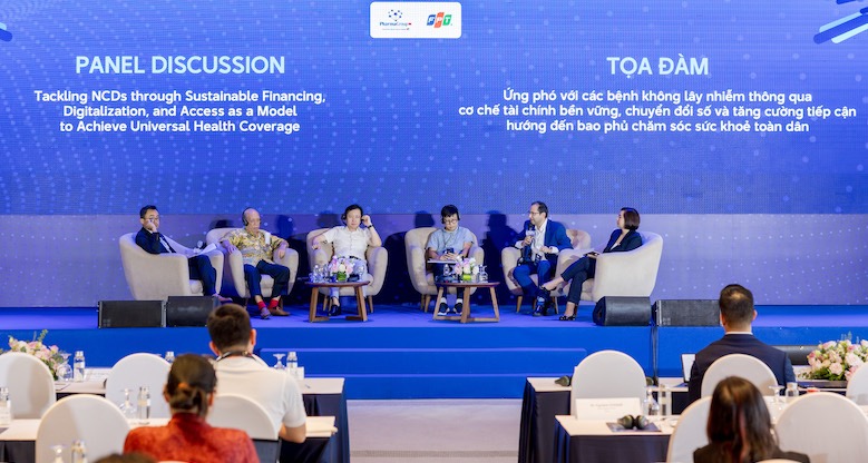 Experts discussed at the seminar. Photo: Duc Van