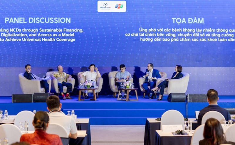 Experts discussed at the seminar. Photo: Duc Van