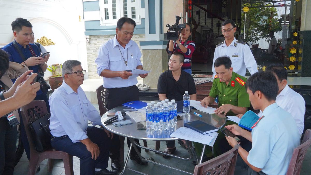 Doan kiem tra di kiem tra tai co so Dung - Nga (huyen Phung Hiep, tinh Hau Giang). Anh: Ta Quang