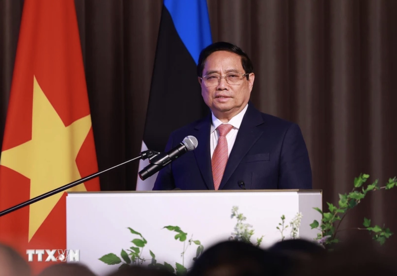 Miembro de Politburo, el primer ministro Pham Minh Chinh asistio a un seminario sobre Vietnam - Estonia. Foto: VNA