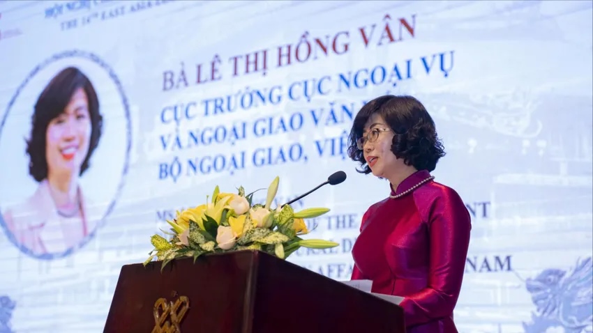 Ba Le Thi Hong Van - Cuc truong Cuc Ngoai vu va Ngoai giao Van hoa, Bo Ngoai giao phat bieu tai Hoi nghi.