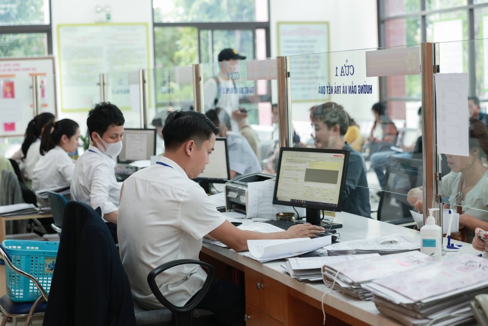 Segun las nuevas instrucciones, los nuevos funcionarios del nivel de comuna deben tener una universidad o un grado superior de acuerdo con el campo de los puestos de trabajo organizados. Foto: AI Van
