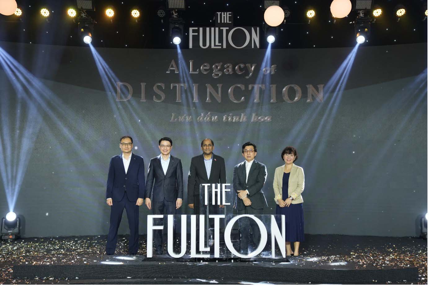 Khoanh khac khoi cong du an The Fullton, voi su hien dien cua Ngai Jaya Ratnam, Dai su Singapore tai Viet Nam (giua), ong Tan Wee Hsien, CEO, CapitaLand Development Viet Nam va Quoc te (thu hai tu trai qua)... Anh: CLD cung cap.