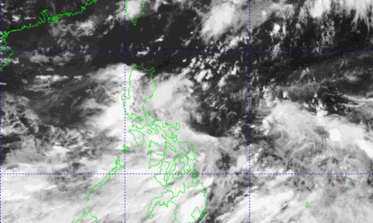 Dự báo áp thấp gần Biển Đông có khả năng mạnh lên thành bão nhiệt đới vài ngày tới. Ảnh vệ tinh: Pagasa