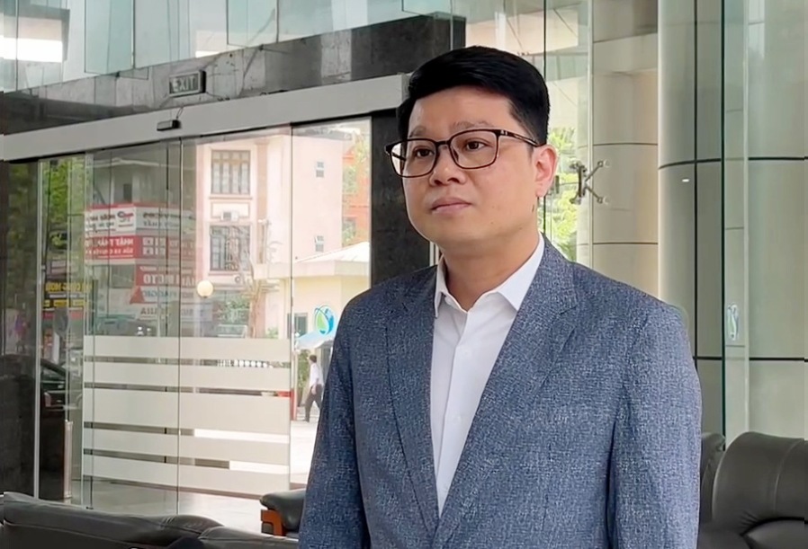 Ong Nguyen Huu Thanh - Pho Truong phong Du bao thoi tiet, Trung tam Du bao Khi tuong Thuy van Quoc gia. Anh: Quynh Huong