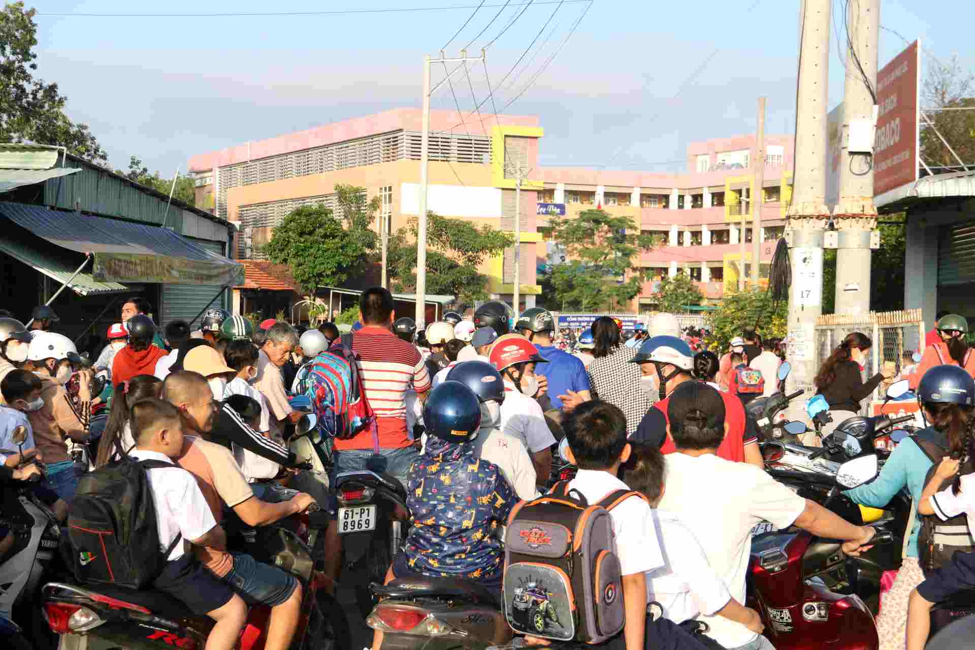 Cac truong hoc se co them co so de giam ap luc qua tai. Anh: Dinh Trong