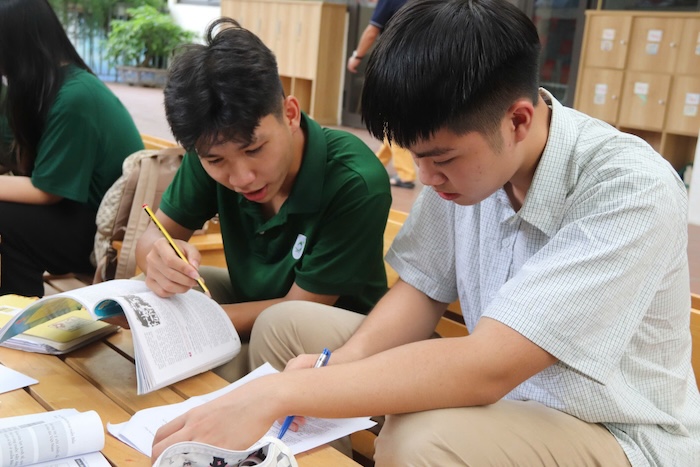Students in Hanoi are trying their best for the high school exam preparing to take place at the end of June. Photo: An Phuong