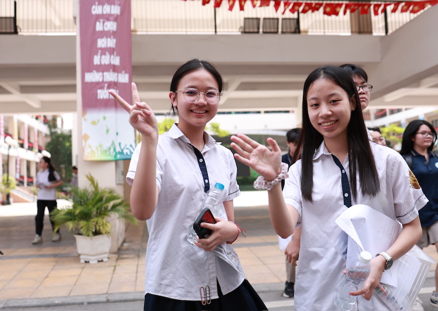 Niem vui cua hoc sinh sau khi hoan thanh bai thi mon Ngu van, ky thi tuyen sinh vao lop 10 nam hoc 2025 - 2026. Anh: Hai Nguyen
