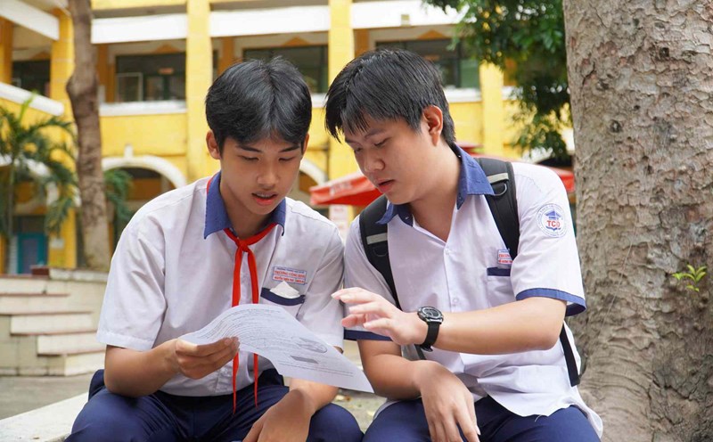 Candidates who evaluate the Math exam for grade 10 in Ho Chi Minh City are highly differentiated.