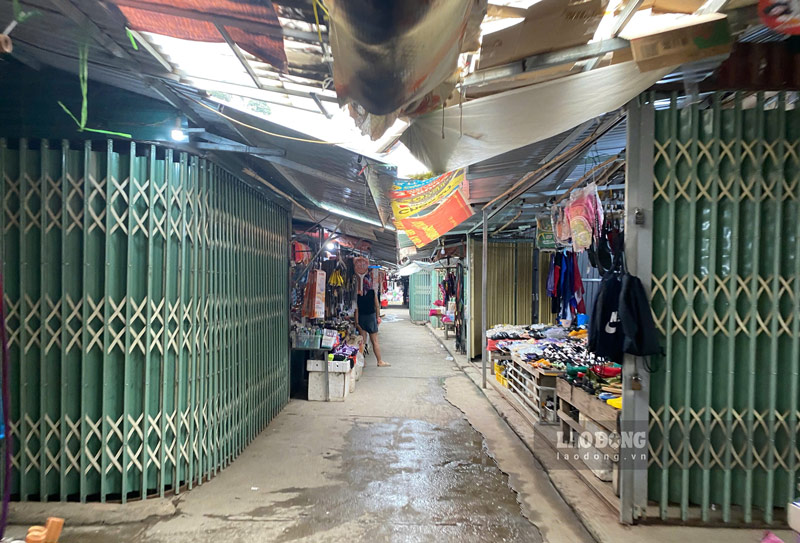 La serie de quioscos en muchos mercados de Bien Bang cerro y cotizo moderadamente. Foto: Tan Van
