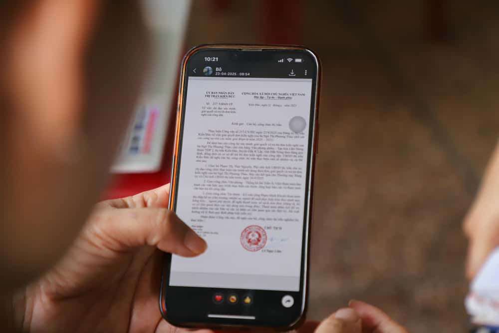 The District Party Committee requested a way to completely handle the debt before merging commune-level administrative units. Photo: Dang Duong