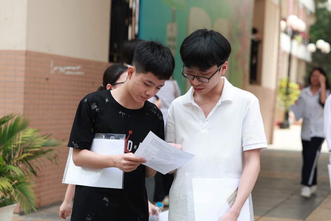 Niem vui cua thi sinh khi hoan thanh bai thi mon dau tien - Ngu van, ky thi tuyen sinh lop 10 tai Ha Noi