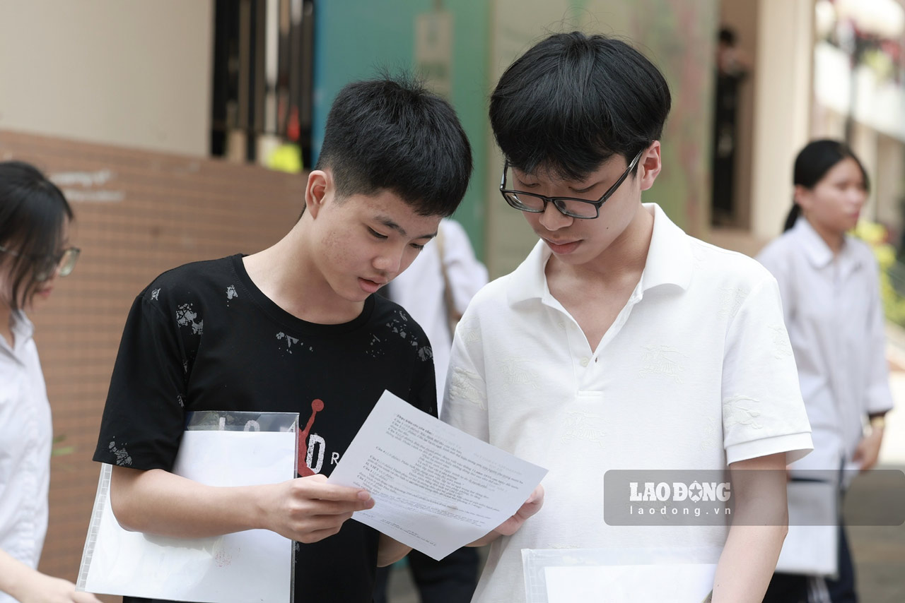 The English exam for the 10th grade in Hanoi is expected to be more difficult than last year