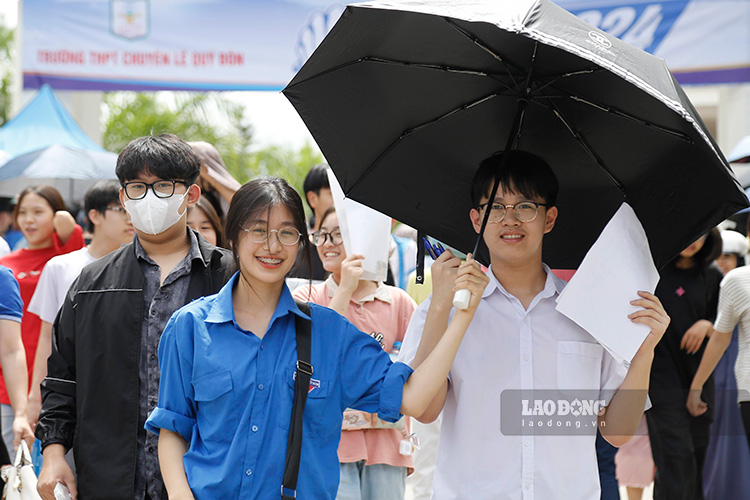 In the 2025 enrollment season, a series of schools announced the removal of the C00 complex. Photo: Quang Dat