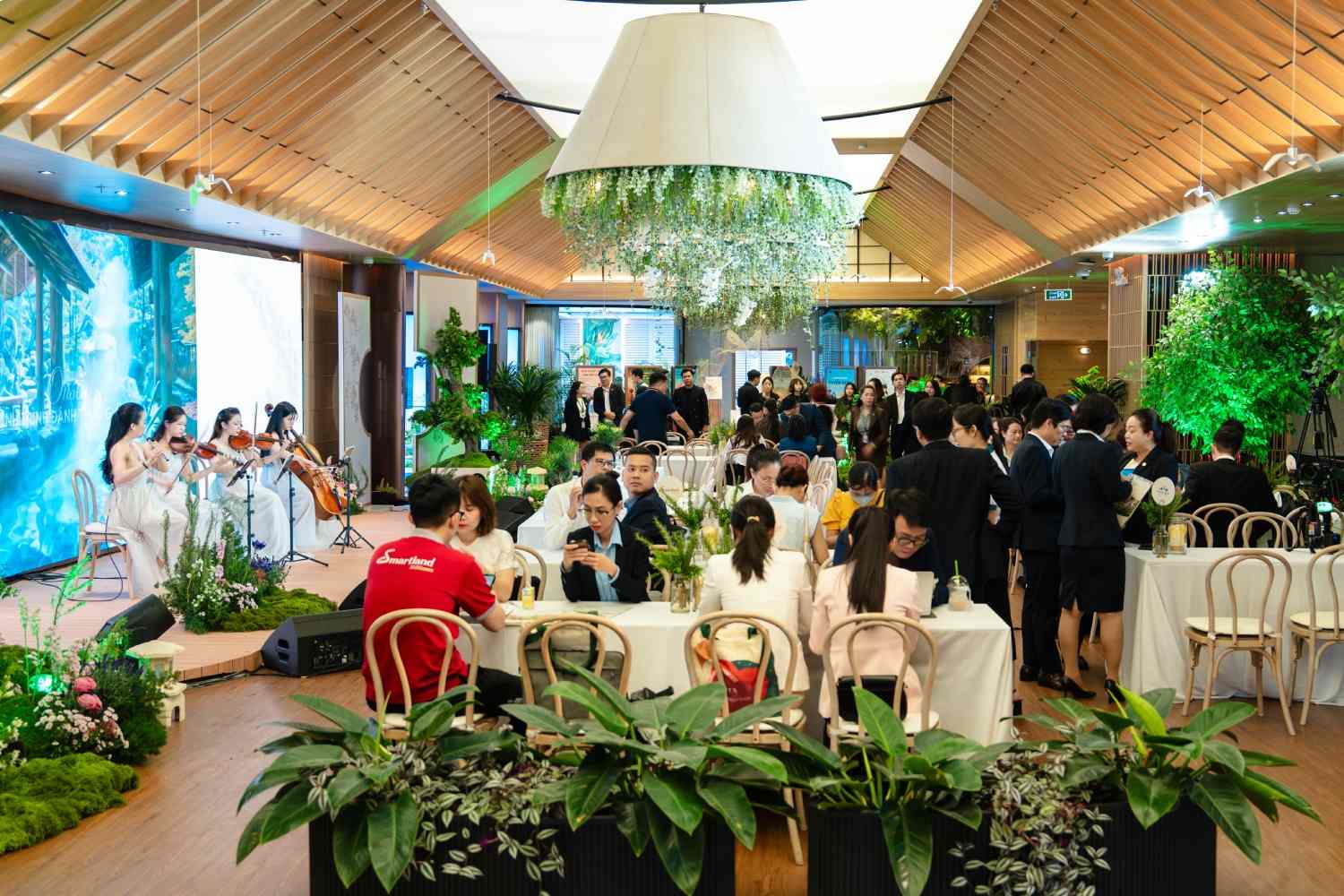 Đông đảo khách hàng tham dự sự kiện ra mắt Essensia Sky and Parkway Saigon WorldHotels Residences
Cột mốc hợp tác đỉnh cao và sức hút khan hiếm. Ảnh: Phú Long
