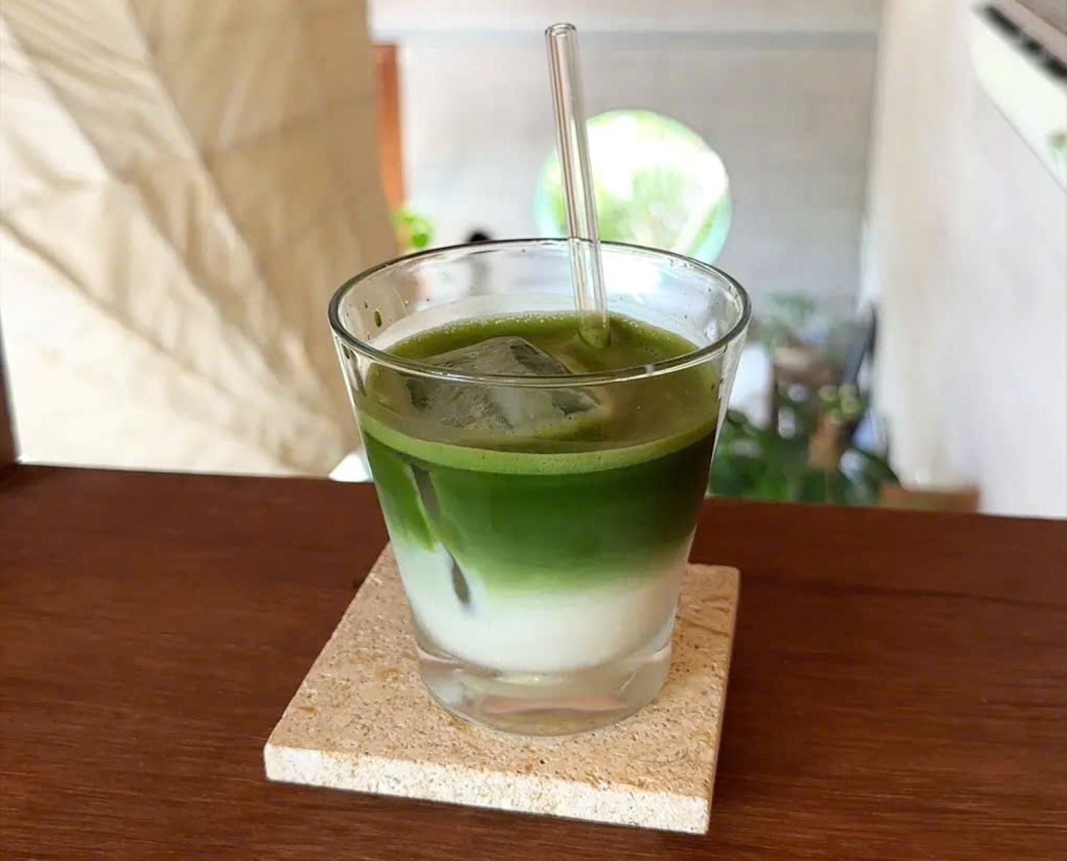 How to add matcha to your diet like mixing matcha latte drinks. Photo: Ly Linh