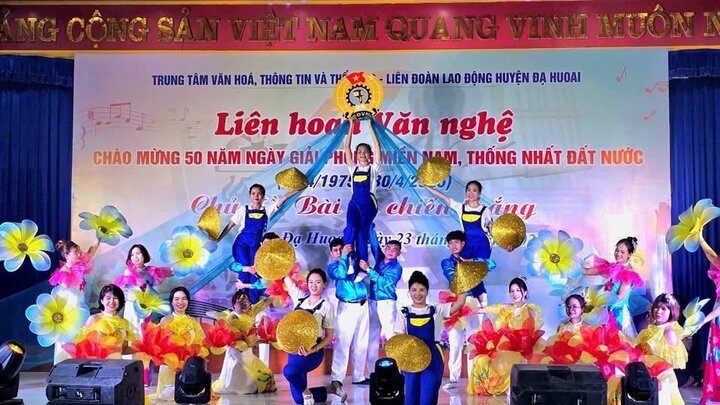 Lien hoan “Tieng hat cong doan vien, nguoi lao dong” trong Thang Cong nhan nam 2025. Anh: Pham Yen