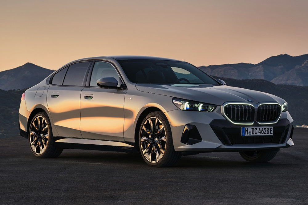 BMW lanza la serie BMW 5 y el BMW X3 de la nueva generacion en Vietnam. Foto: BMW