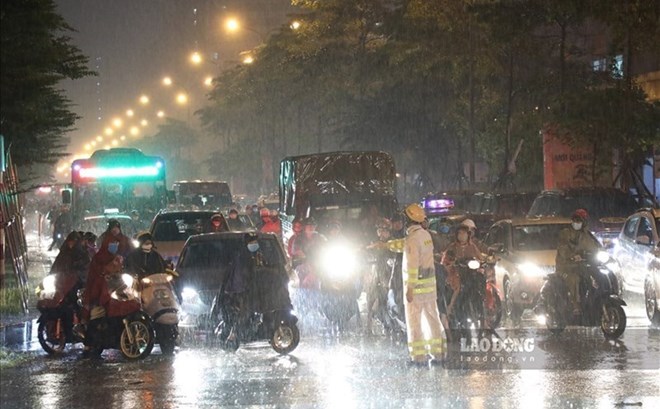 Se pronostica que Hanoi continua lloviendo esta noche 7.6. Foto: para el