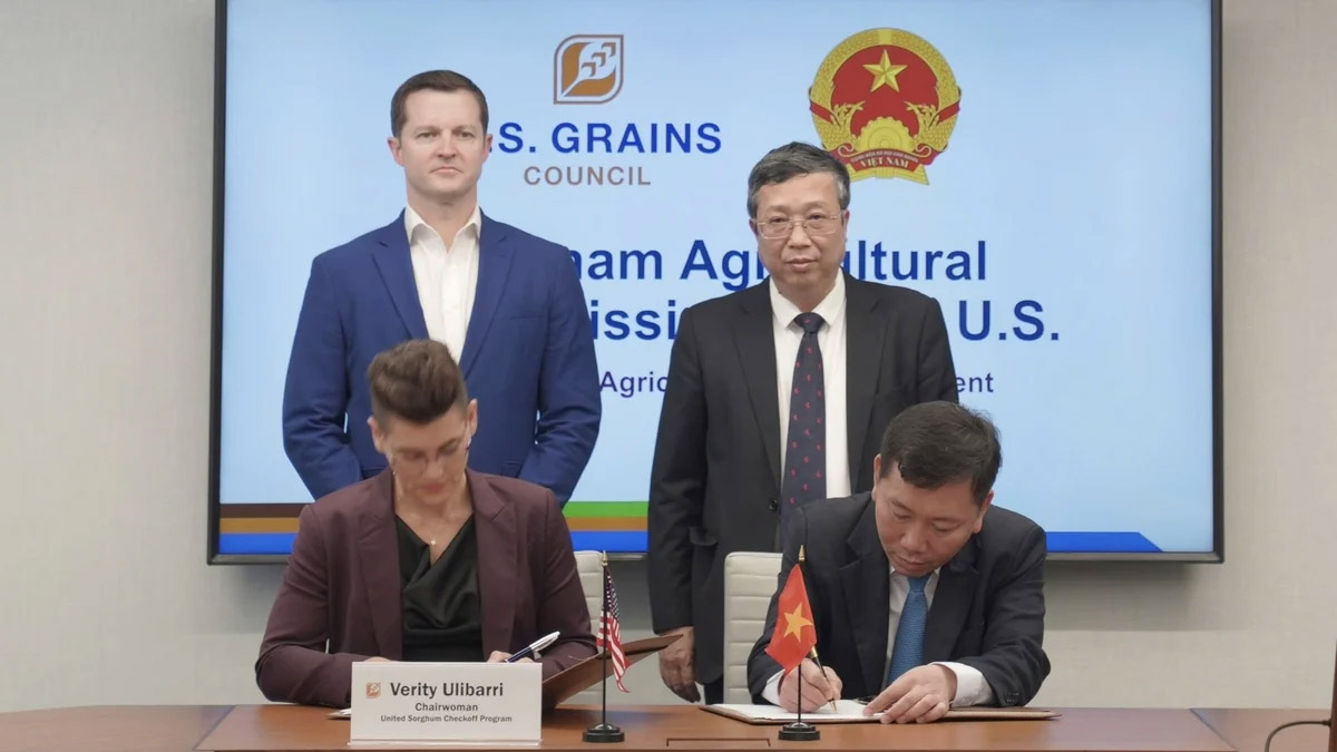 Chairman and CEO Ryan LeGrand and Deputy Minister Hoang Trung witnessed the MOU signing ceremony between the US Cement Council and the Vietnam Sustainable Agricultural Development Partnership (PSAV) in the US. Photo: Working Group.