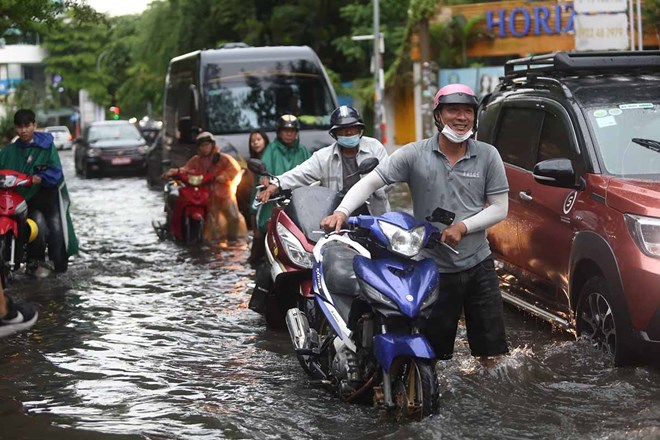 El pronostico del tiempo en el sur tiene tormentas electricas por la tarde y la noche. Foto: Viet Anh
