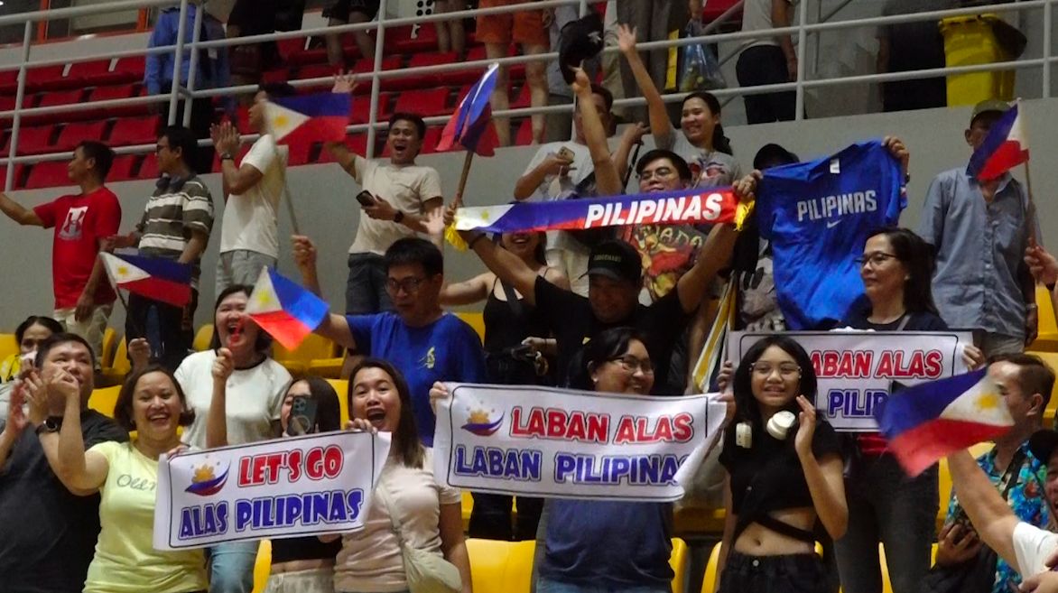 Fans de voleibol filipino. Foto: Hue Hue