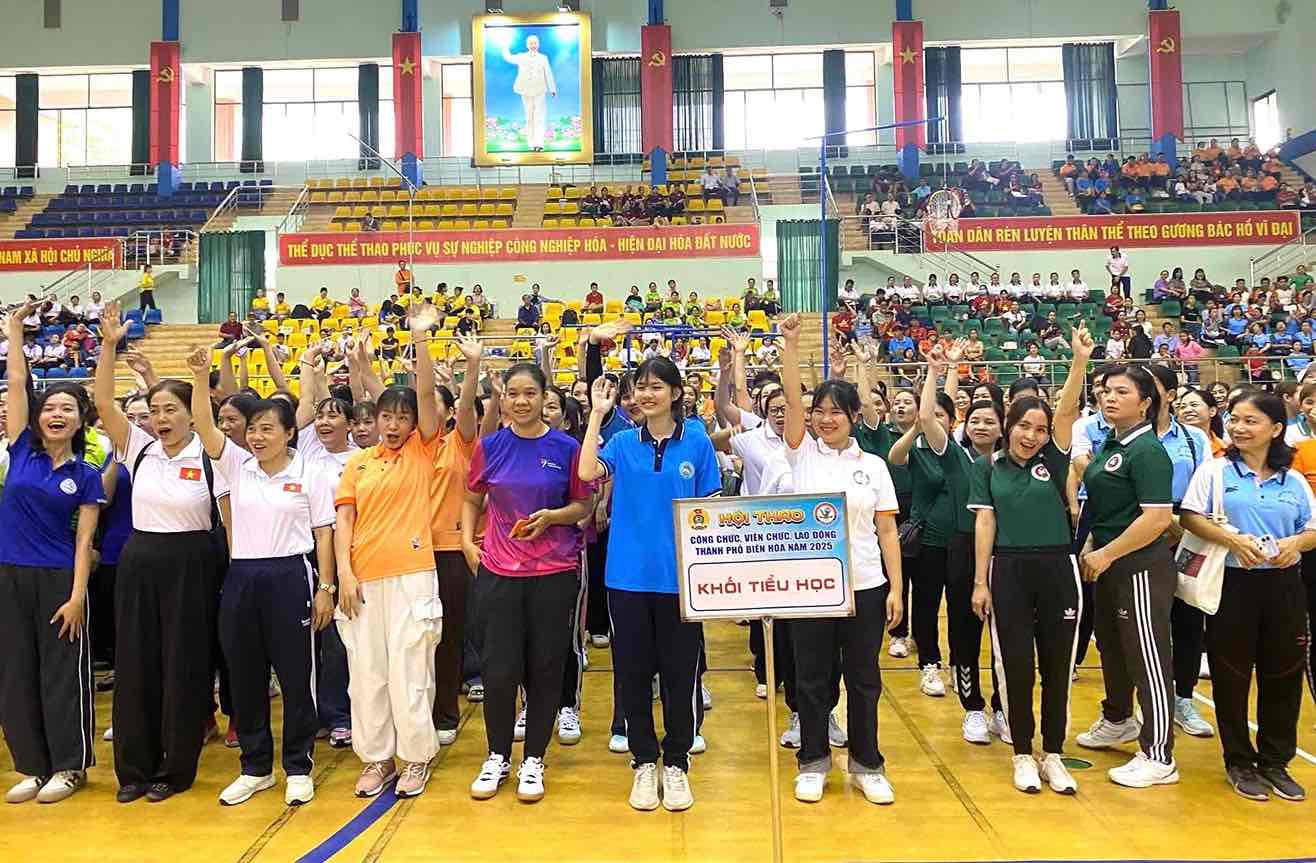 More than 1,500 athletes participated in the sports festival for civil servants, public employees and workers. Photo: Bien Hoa City Labor Federation