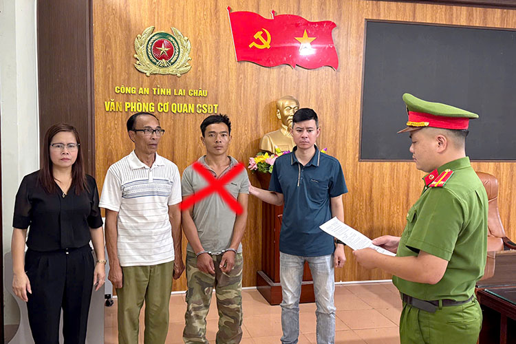 Bị can Vàng Hừ Lòng tại Cơ quan Cảnh sát điều tra, Công an tỉnh Lai Châu. Ảnh: Công an cung cấp